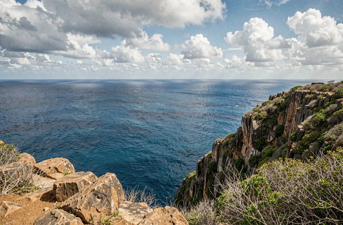 Vue panoramique sur les falaises de Punta Cometa près de Mazunte, côte Pacifique mexicaine